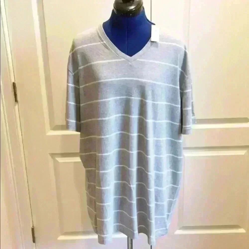 OLD Navy V-Neck T-Shirt. Men’s XL. NWT.